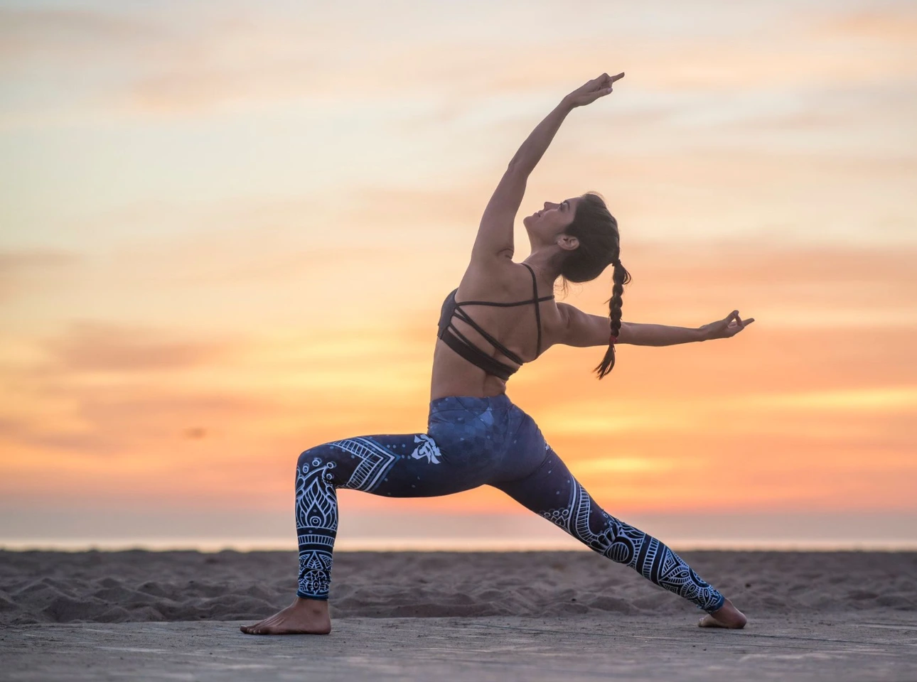 Athlète pratiquant le yoga dans une création Sacred Lines