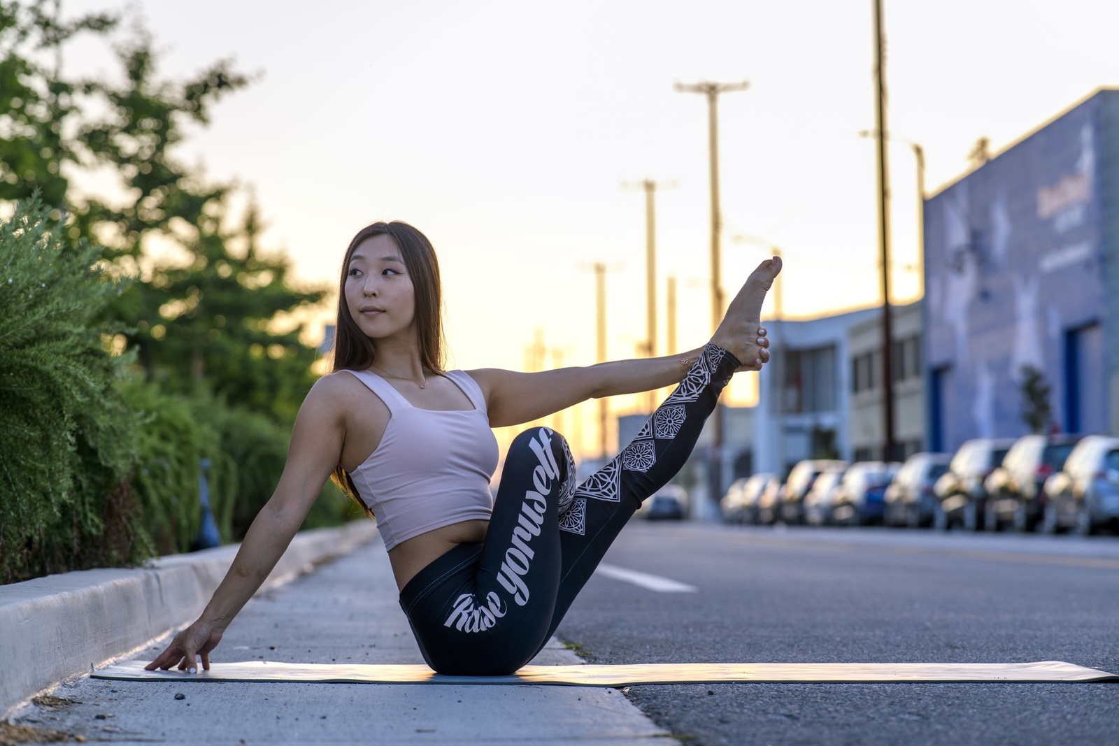 Jambe tendue, legging à motifs